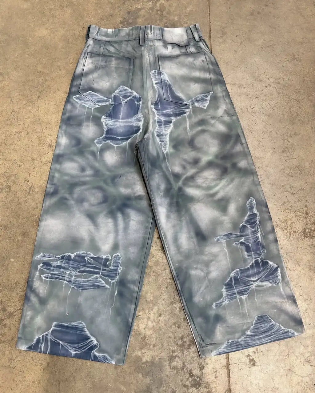 Custom Airbrush Flocked Denim Faked Distress Jeans for Men Baggy Jeans Supplier