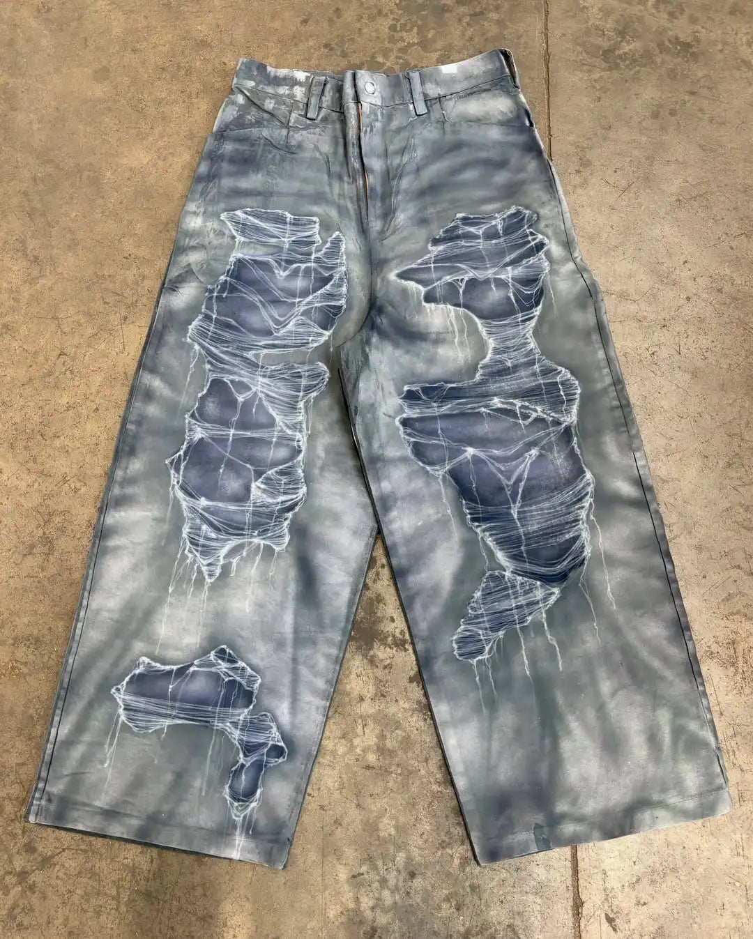 Custom Airbrush Flocked Denim Faked Distress Jeans for Men Baggy Jeans Supplier